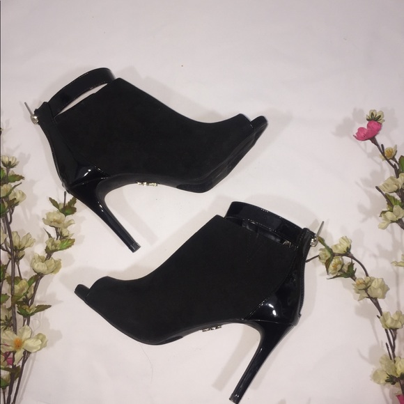 Jennifer Lopez Shoes - Jennifer Lopez Black Heels